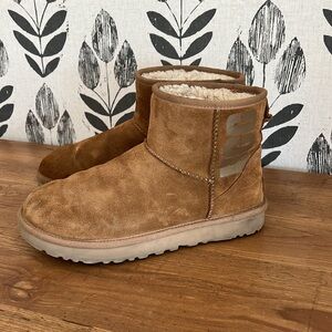 UGG Logo Ankle Mini suede/rubber - Size 9 - color chestnut